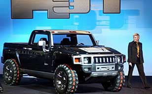 Anne Sensio et le Hummer H3T