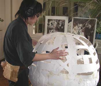 Masayoshi dans son atelier à Paris