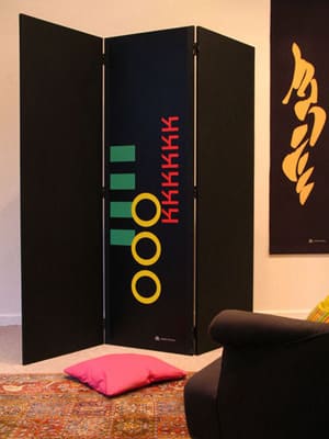 Un paravent en lettres et signes