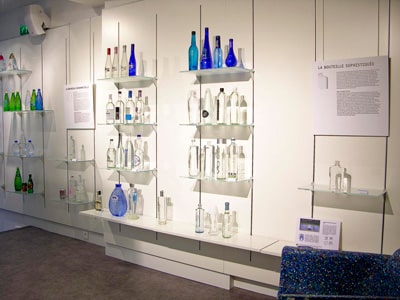 La première exposition : les eaux minérales du monde entier